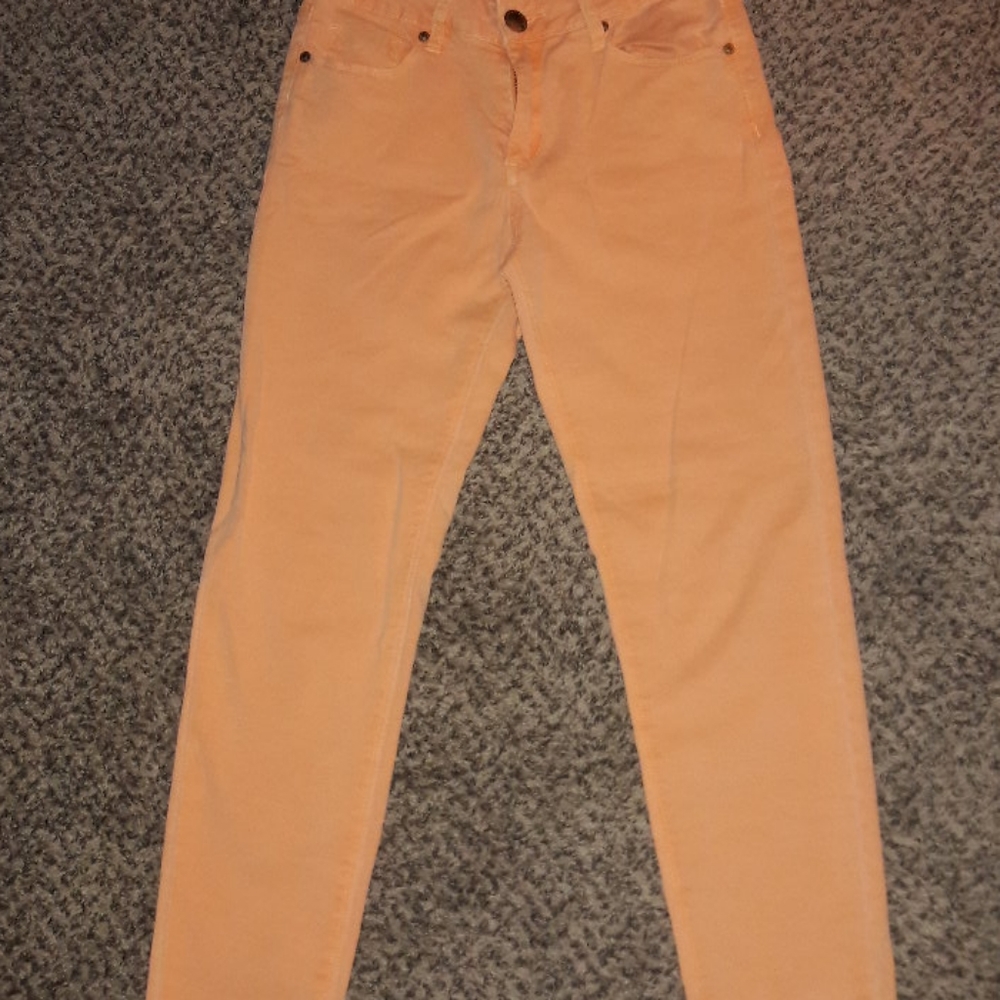Salmon color jeans